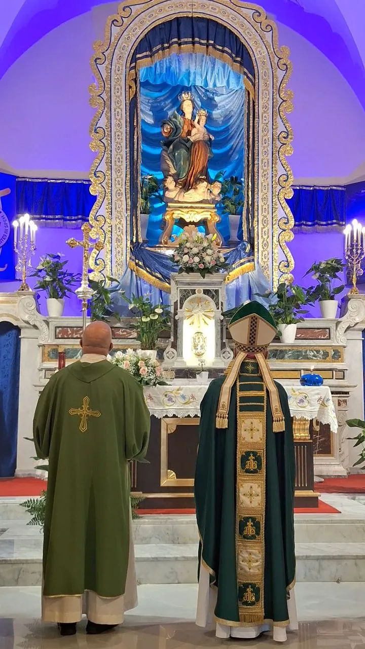 Replica in scala 1:1 della statua di Maria della Neve situata in Serino (AV)